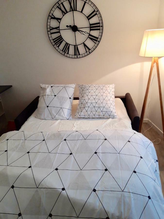 Charmant Studio Apartment ชาร์เลอวิลล์-เมซิแยร์ ภายนอก รูปภาพ