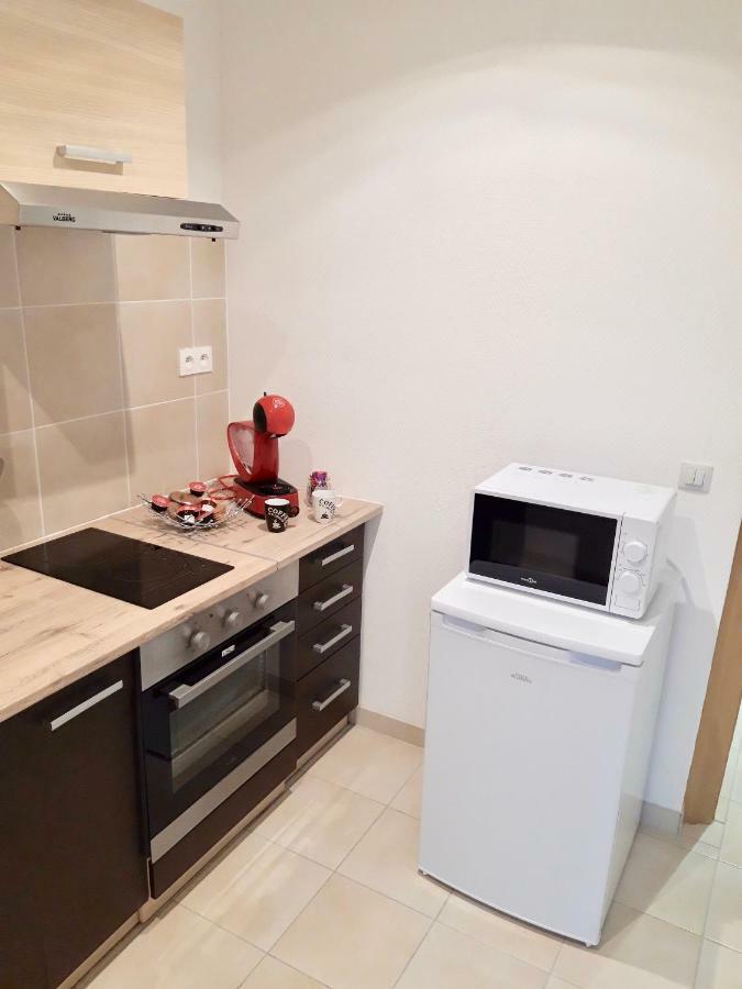 Charmant Studio Apartment ชาร์เลอวิลล์-เมซิแยร์ ภายนอก รูปภาพ